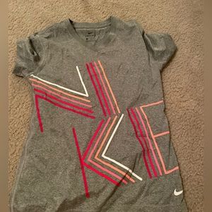 grey and pink nike shirt